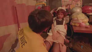 Nhỏ em kế đang đọc sách cũng không yên với ông anh dâm dê