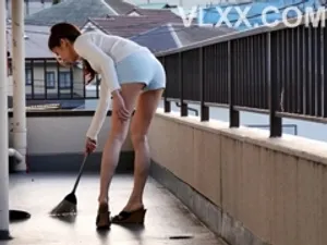 Nữ y tá bím hồng cho tôi bắn tinh vào lồn