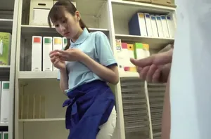 Quán bar cosplay, thiên đường sung khoái cho các quý ông