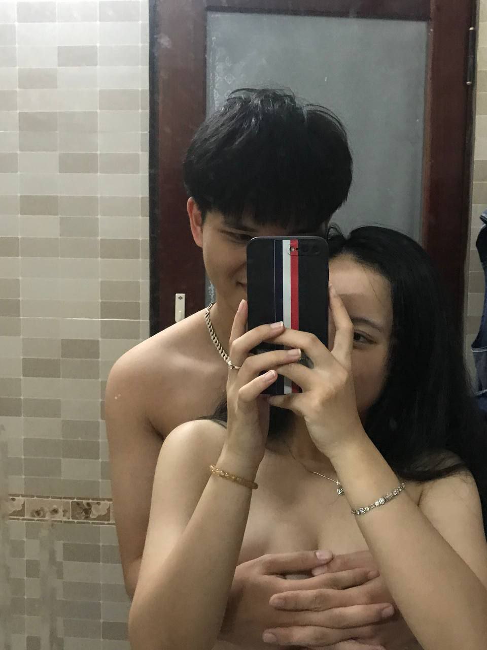 Ca sĩ casting cảnh sex đầu tiên của cô nàng xinh đẹp